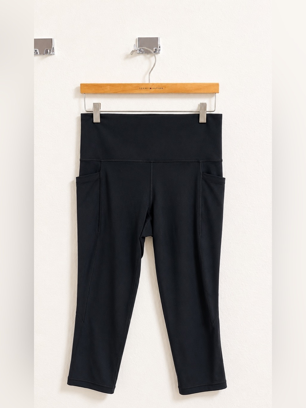 Athleta Salutation Stash Pocket Tight – Black – Size Medium